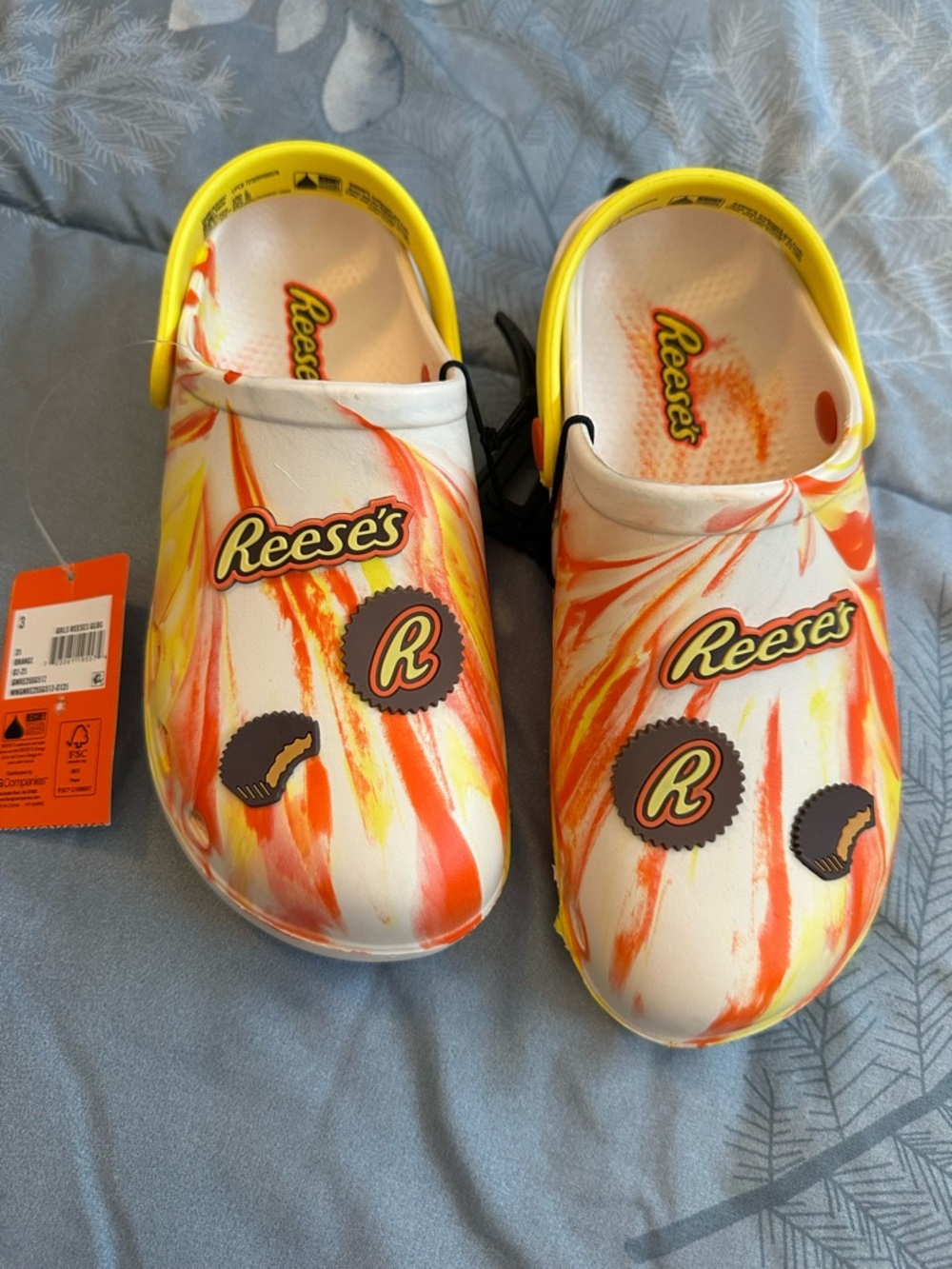 NWTS Girls Reeses Foam Clogs in White with Orange and Yellow Swirls Sz 3
